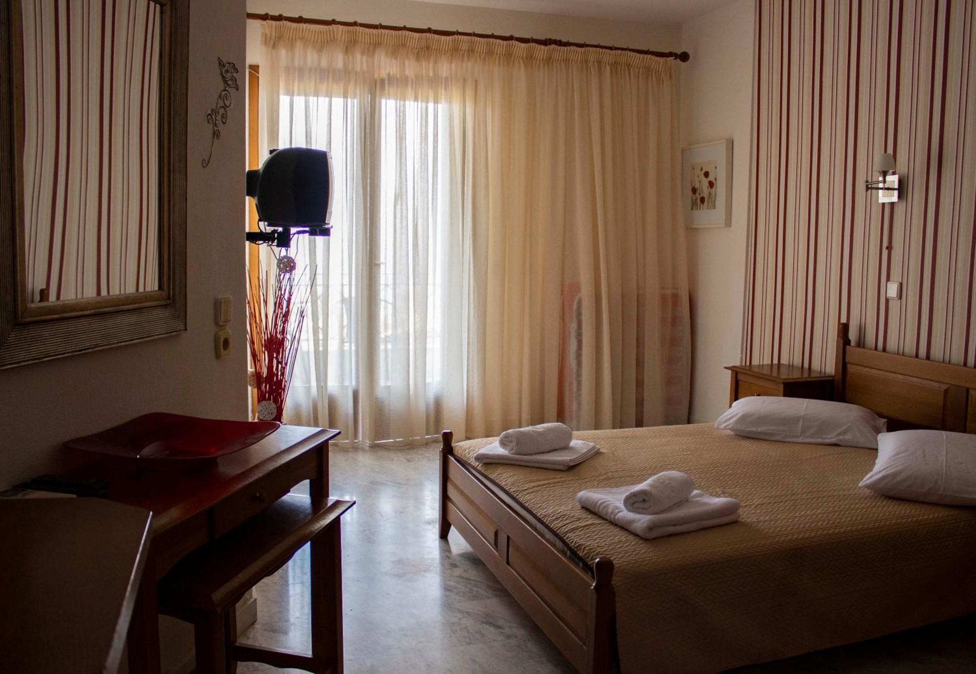 Zephyros Aparthotel Polýkhrono Eksteriør bilde